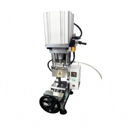 30g Small Pneumatic Plastic Injection Molding Machine